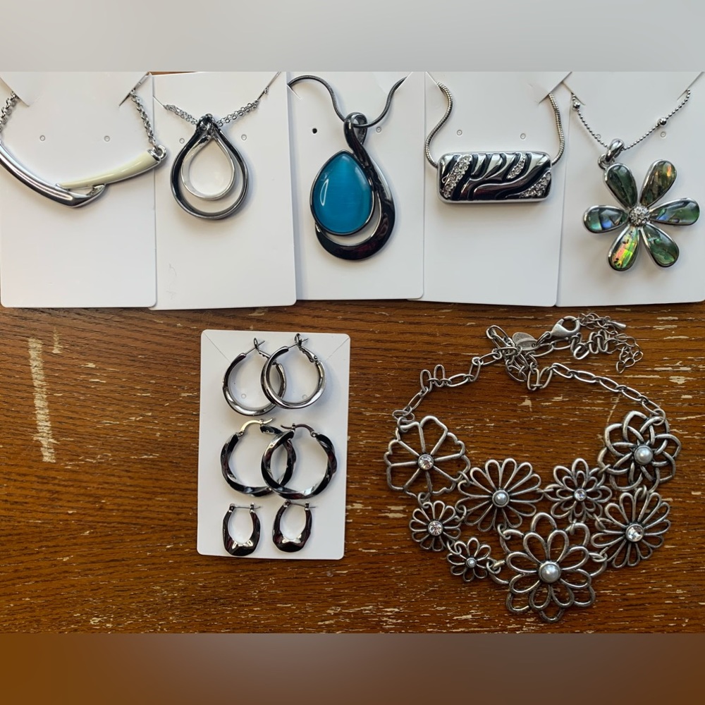 Jewelry-6 Necklaces W/ 3 Pairs Of Earrings!!!